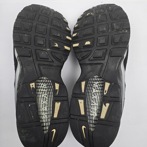 The Nike Air Max Shoes in Men's Size 10.5 *Missing Insoles* - Picture 12 of 15